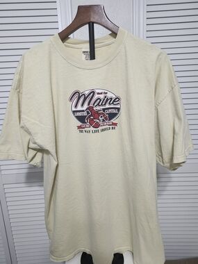 Comfort Colors Men's Maine Graphic Tee in Light Yellow